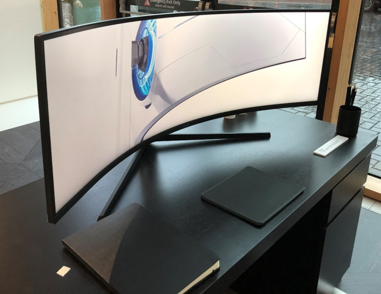 samsung-curved-monitor-on-desk